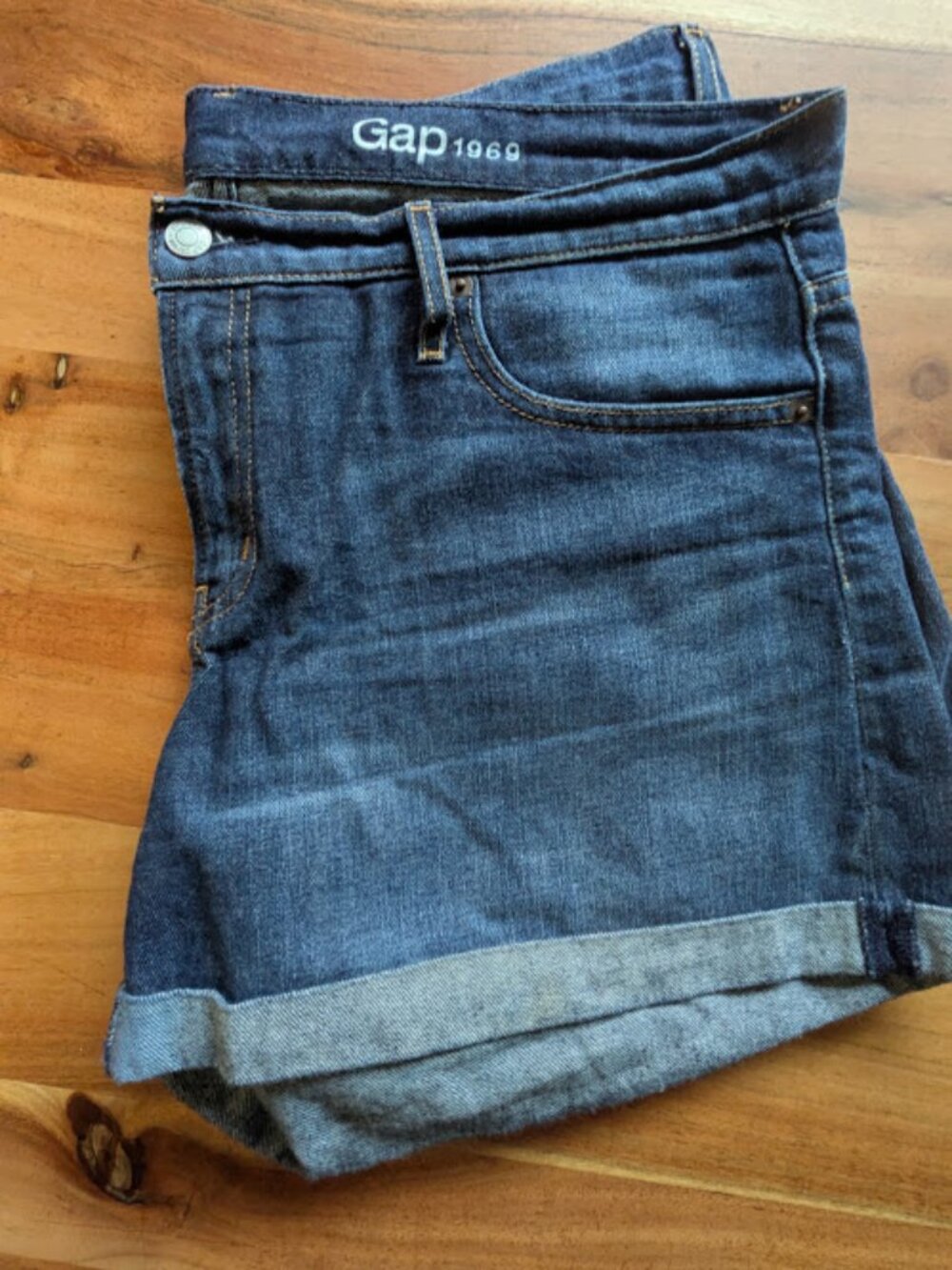 Gap 1969 Denim Shorts 5" inseam Size  14 (32)